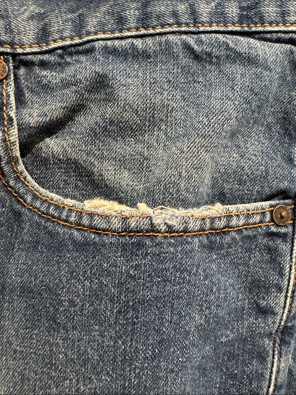 Old Navy Relaxed Fit Men's Jeans in Medium Blue Wash 42x32